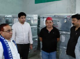 हाथरस में ईवीएम-वीवीपैट वेयरहाउस का त्रैमासिक निरीक्षण, जिला निर्वाचन अधिकारी ने सुरक्षा व्यवस्था परखी