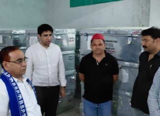 हाथरस में ईवीएम-वीवीपैट वेयरहाउस का त्रैमासिक निरीक्षण, जिला निर्वाचन अधिकारी ने सुरक्षा व्यवस्था परखी