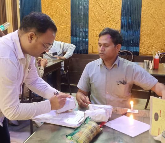 हाथरस : खाद्य सुरक्षा विभाग की बड़ी कार्रवाई: तेल, पनीर, मावा समेत कई खाद्य पदार्थों के नमूने जांच के लिए भेजे गए