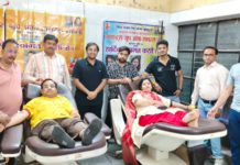 बुद्ध पूर्णिमा पर हाथरस में प्रेरणादायक रक्तदान शिविर, 33 लोगों ने किया स्वैच्छिक रक्तदान
