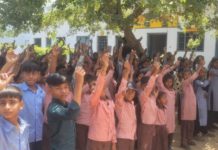 हाथरस: सासनी विद्यापीठ इंटर कॉलेज में छात्र-छात्राओं को वितरित की गई आयरन की गोलियां, एनीमिया से बचाव की दी जानकारी