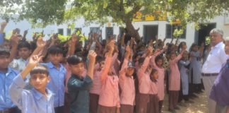 हाथरस: सासनी विद्यापीठ इंटर कॉलेज में छात्र-छात्राओं को वितरित की गई आयरन की गोलियां, एनीमिया से बचाव की दी जानकारी
