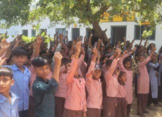 हाथरस: सासनी विद्यापीठ इंटर कॉलेज में छात्र-छात्राओं को वितरित की गई आयरन की गोलियां, एनीमिया से बचाव की दी जानकारी