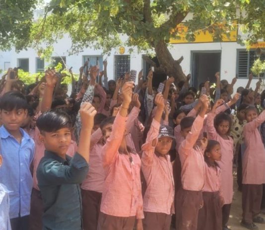 हाथरस: सासनी विद्यापीठ इंटर कॉलेज में छात्र-छात्राओं को वितरित की गई आयरन की गोलियां, एनीमिया से बचाव की दी जानकारी