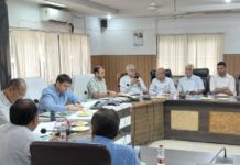 हाथरस में उद्योग बंधु समिति की बैठक: DM अतुल वत्स ने कहा—उद्यमियों की समस्याओं का समयबद्ध समाधान सर्वोच्च प्राथमिकता