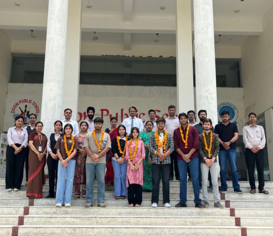 हाथरस : दून पब्लिक स्कूल का शानदार CBSE 12वीं रिजल्ट, कृष्णा शर्मा ने 93.8% अंकों के साथ किया टॉप