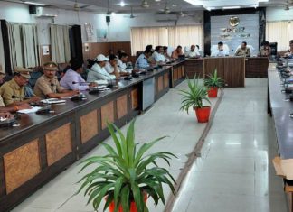 बकरीद को लेकर हाथरस प्रशासन अलर्ट: डीएम-एसपी ने दिए सख्त निर्देश, सुरक्षा और शांति व्यवस्था पर विशेष जोर