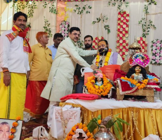 दयानतपुर : श्रीमद्भागवत कथा के चौथे दिन उमड़ा श्रद्धालुओं का सैलाब, कृष्ण जन्मोत्सव पर गूंजे जयकारे
