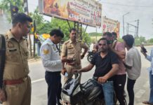 मुरसान पुलिस का बाइक स्टंटर्स पर शिकंजा: बिना हेलमेट, तीन सवारी और रील बनाने वालों के कटे चालान
