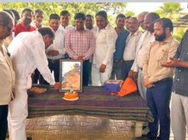 सिकंद्राराऊ विधायक वीरेंद्र सिंह राणा ने मनाया मुख्यमंत्री योगी आदित्यनाथ का जन्मदिन, कार्यकर्ताओं संग काटा केक