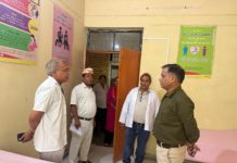 हाथरस : CMO डॉ. वेद प्रकाश ने किया आरोग्य मेलों का औचक निरीक्षण, स्वास्थ्य केंद्रों में दवा उपलब्धता और व्यवस्थाओं की जांच