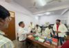 CMO का CHC सादाबाद में औचक निरीक्षण, 6 कर्मचारी मिले अनुपस्थित; वेतन रोकने के निर्देश