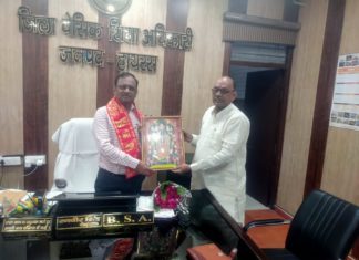 हाथरस के नवागत BSA रणवीर सिंह का वित्तविहीन शिक्षक महासभा ने किया स्वागत, विद्यालयों की समस्याओं पर हुई चर्चा