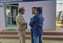 मुरसान : अवैध मिट्टी खनन पर प्रशासन की बड़ी कार्रवाई, मिट्टी से भरा डंपर पकड़ा गया