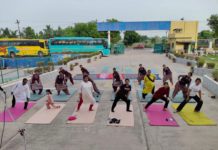 International Yoga Day 2026: दून पब्लिक स्कूल हाथरस में योगाभ्यास के साथ वृद्धाश्रम सेवा कार्यक्रम आयोजित