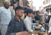 हसायन : दशहरा पर्व पर विशाल भंडारा: राहगीरों और दुकानदारों को वितरित की गई पूरी-सब्जी प्रसादी