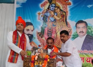 सिकंद्राराऊ : श्रीमद्भागवत कथा के दूसरे दिन उमड़ी श्रद्धालुओं की भीड़, आचार्य शैलेंद्र दीक्षित ने ध्रुव चरित्र से दिया दृढ़ संकल्प का संदेश