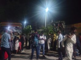 मुरसान : रोडवेज बस गोवंश से टकराई, इमरजेंसी ब्रेक लगने से 7 यात्री घायल, किराया वापसी को लेकर हुआ हंगामा