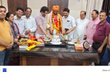हाथरस : भाजपा नगर कमेटी ने पूर्व विधायक हरिशंकर माहौर का जन्मदिन उत्साहपूर्वक मनाया, विवेक गुप्ता ने दी शुभकामनाएं