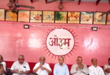 हाथरस : आर्य समाज मुरसान में विधुर, विधवा और वरिष्ठ नागरिकों के सम्मान में आयोजित हुआ प्रेरणादायी कार्यक्रम, ‘हर चेहरे पर मुस्कान’ का दिया संदेश