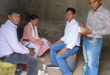 हाथरस : खाद्य सुरक्षा विभाग की बड़ी कार्रवाई: 6 खाद्य नमूने जांच को भेजे, 10 क्विंटल अचार समेत अनुपयुक्त सामग्री नष्ट