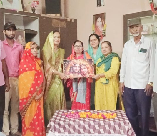 हाथरस : सरिता कौशिक का सम्मान, महिला एवं बाल विकास सोसायटी की राष्ट्रीय सह सचिव बनने पर हुआ स्वागत