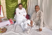 सिकंद्राराऊ विधायक वीरेंद्र सिंह राणा ने किला मुरसान में स्व. ठाकुर छिद्दू सिंह को दी श्रद्धांजलि, परिजनों से की मुलाकात