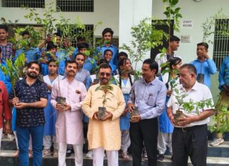 वृक्ष लगाने के साथ उनका संरक्षण करना हमारी सामूहिक जिम्मेदारी :आशीष सेंगर , श्री रामबाग इंटर कॉलेज में हुआ वृक्षारोपण