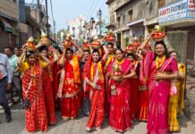 हाथरस : दिव्य कलश यात्रा के साथ श्रीमद्भागवत कथा का शुभारंभ, आचार्य श्री वल्लभ जी महाराज ने सुनाया भागवत महात्म्य