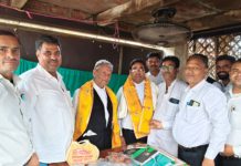 हाथरस के अधिवक्ता संजय वार्ष्णेय बने रेलवे पैनल अधिवक्ता, व्यापार मंडल व वरिष्ठ अधिवक्ताओं ने किया भव्य अभिनंदन