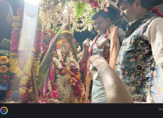 हाथरस : भगवान गढ्ढेश्वर महादेव की 5वीं भव्य शोभायात्रा निकली, जगह-जगह हुआ पुष्पवर्षा से स्वागत