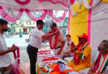 अलीगढ़ : स्वतंत्रता दिवस पर भारत गुड्स कैरियर में ध्वजारोहण, ट्रांसपोर्ट एसोसिएशन व उद्योग व्यापार मंडल ने मनाया राष्ट्रीय पर्व