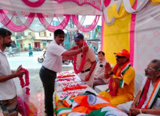 अलीगढ़ : स्वतंत्रता दिवस पर भारत गुड्स कैरियर में ध्वजारोहण, ट्रांसपोर्ट एसोसिएशन व उद्योग व्यापार मंडल ने मनाया राष्ट्रीय पर्व