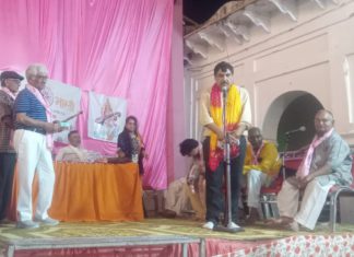 रेवती मईया मेले के कवि सम्मेलन में गूंजा काव्य रस, श्रोताओं ने लिया सर्वरस कविताओं का आनंद