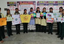 सासनी के एसबीएस यूनियन स्कूल में ‘एक युद्ध, नशे के विरुद्ध’ पोस्टर प्रतियोगिता, छात्रों ने दिया जागरूकता का संदेश