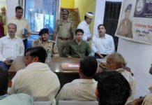 हाथरस थाना समाधान दिवस: डीएम अतुल वत्स और एसपी चिरंजीव नाथ सिन्हा ने सुनीं शिकायतें, अधिकारियों को दिए सख्त निर्देश
