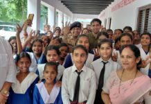 मुरसान : स्वास्थ्य कैंप आयोजित: डीएम अतुल वत्स ने छात्राओं को दिए स्वास्थ्य और पोषण के महत्वपूर्ण सुझाव