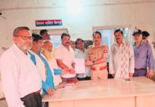 राष्ट्रगान विवाद को लेकर हाथरस कांग्रेस का प्रदर्शन, सतीश महाना मामले में FIR और निष्पक्ष जांच की मांग
