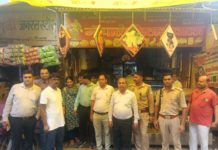 हाथरस : रक्षा बंधन अभियान के तहत खाद्य सुरक्षा विभाग की कार्रवाई, 5 नमूने लिए, 5 लीटर रंगीन घोल नष्ट कराया