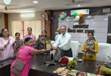 हाथरस : पुष्टाहार से पौष्टिक व्यंजन बनाने की कुकिंग प्रतियोगिता, पांच आंगनबाड़ी कार्यकत्रियां सम्मानित