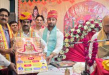 सिकंदराराऊ : आठवें दिन शिव भक्ति के संदेश से गूंजा कथा पंडाल, रुद्राभिषेक एवं पार्थिव शिवलिंग निर्माण का बताया महत्व