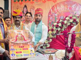 सिकंदराराऊ : आठवें दिन शिव भक्ति के संदेश से गूंजा कथा पंडाल, रुद्राभिषेक एवं पार्थिव शिवलिंग निर्माण का बताया महत्व