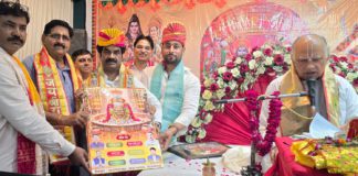 सिकंदराराऊ : आठवें दिन शिव भक्ति के संदेश से गूंजा कथा पंडाल, रुद्राभिषेक एवं पार्थिव शिवलिंग निर्माण का बताया महत्व