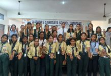 रक्षाबंधन पर SBS यूनियन स्कूल सासनी में राखी मेकिंग और मेहंदी प्रतियोगिता, छात्रों ने दिखाई प्रतिभा