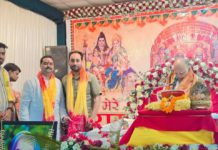 सिकंदराराऊ : शिव महापुराण कथा के छठे दिन गूंजा द्वादश ज्योतिर्लिंगों का महात्म्य, हर-हर महादेव से शिवमय हुआ पंडाल