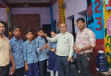 सिकंदराराऊ के शिशु शिक्षा मंदिर में बच्चों को खिलाई गई एल्बेंडाजोल की गोलियां, डॉक्टरों ने बताए फायदे