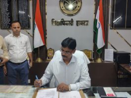 हाथरस के 36वें जिलाधिकारी बने सत्य प्रकाश पटेल, कलेक्ट्रेट पहुंचकर संभाला कार्यभार