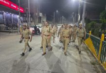 अलीगढ़ में SP सिटी आदित्य बंसल की पैदल गश्त, सड़कों पर परखी सुरक्षा व्यवस्था और पुलिस की सक्रियता