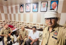हाथरस : मुख्यमंत्री योगी के मथुरा दौरे से पहले कांग्रेस जिलाध्यक्ष विवेक उपाध्याय हाउस अरेस्ट, पुलिस कार्रवाई पर उठाए सवाल
