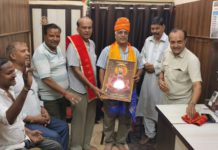 हाथरस : व्यापारी समागम एवं सम्मान समारोह की तैयारियां तेज, सर्राफा कारोबारियों ने सुरेश अग्रवाल को किया सम्मानित